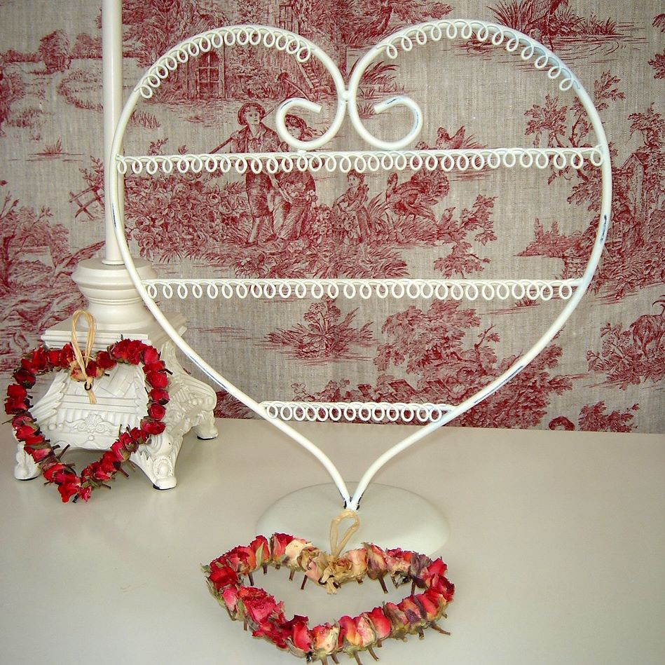 Wire heart jewellery stand Bliss and Bloom